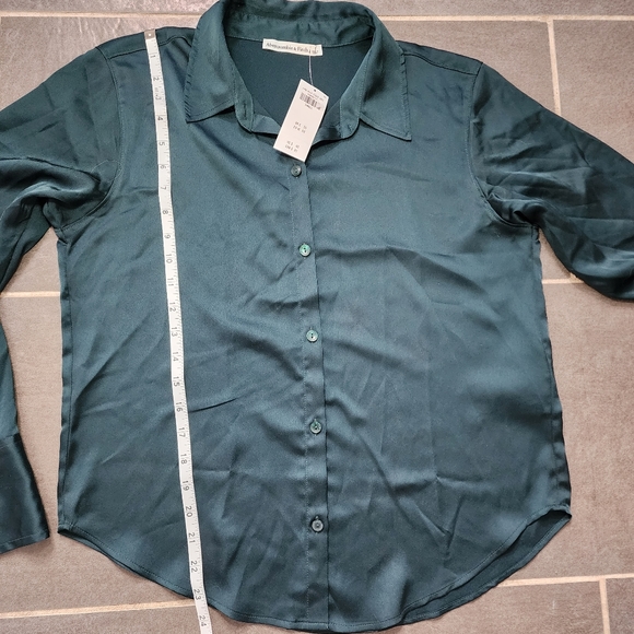 NWT A&F Long-Sleeve Satin Button-Up Shirt - Picture 8 of 9